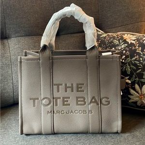 Marc Jacobs The Tote Bag Leather - medium size
